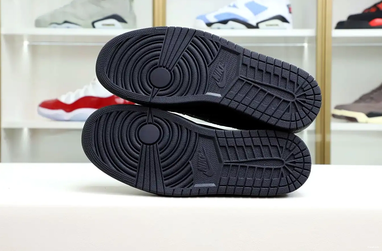 NIKE LOW AIR X PHANTOM” “BLACK TRAVIS SCOTT OG JORDAN 1 0614